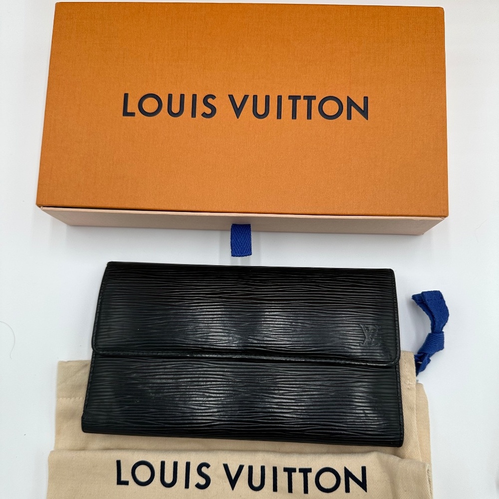 Louis Vuitton Porte Tresor Internationale Epi Leather Wallet